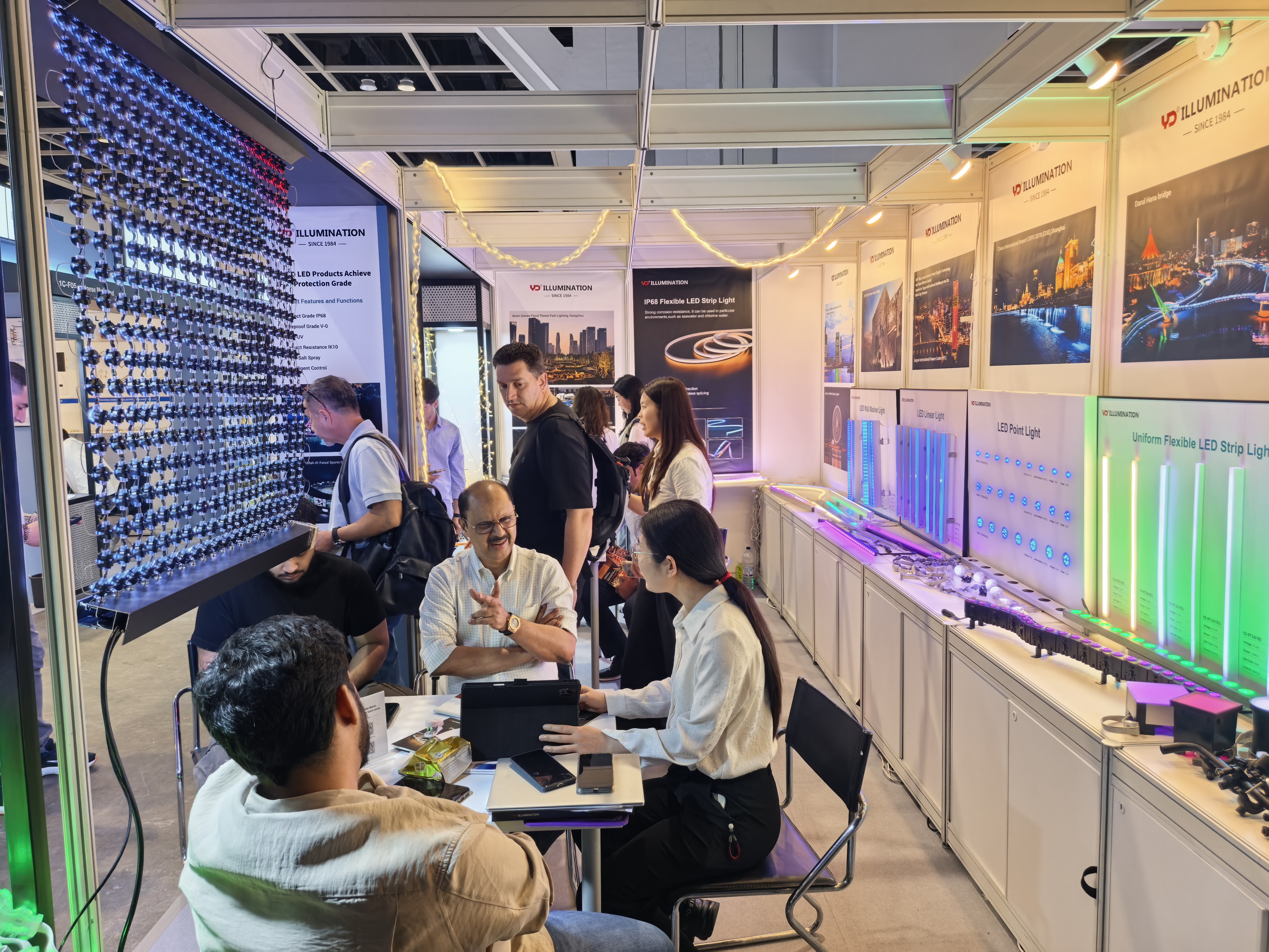 星空官网入口亮相第 17 届香港国际春季灯饰展，以创新产品链接全球照明市场